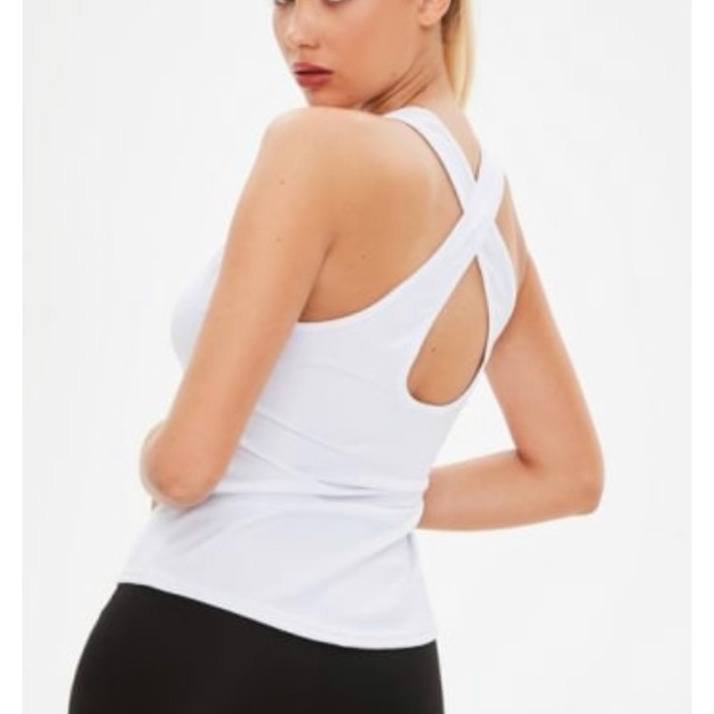 Criss cross back crop top black & white (2)